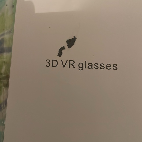 Virtual Reality Headset - White and Black